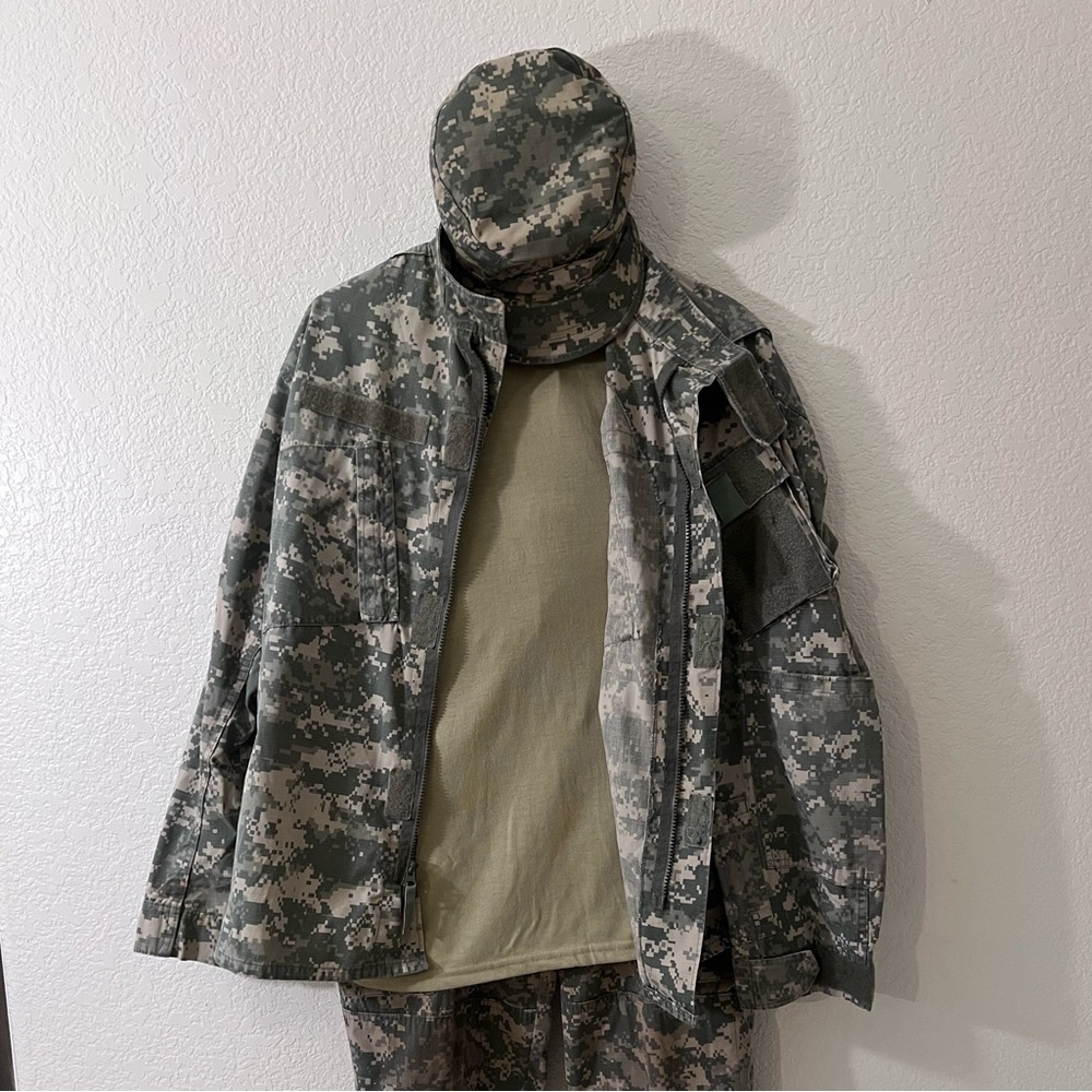 US ARMY RETIRED ACU Military Uniform Set Jacket Pants Patrol Cap + Military Tee